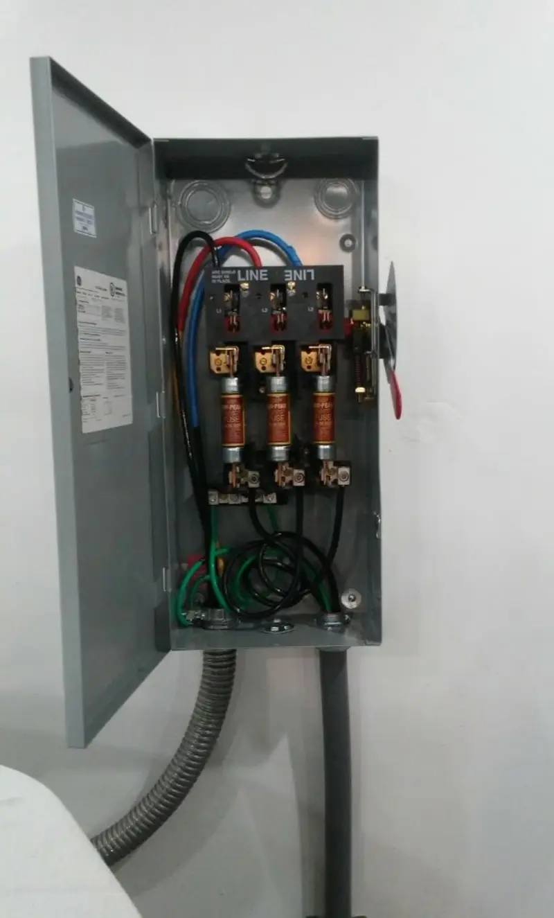 Three-phase disconnect switch installed for Electrical Wiring & Rewiring in Hamburg